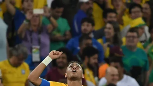 'Lightning bolt' Neymar gives Brazil half-time lead