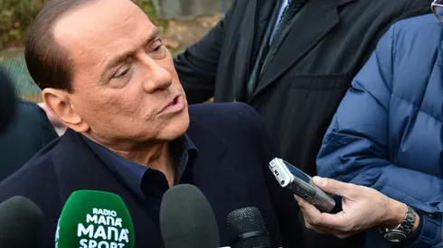 Berlusconi bows out with deal to sell AC Milan to Chinese