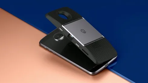 How to watch soccer games projected from a smartphone