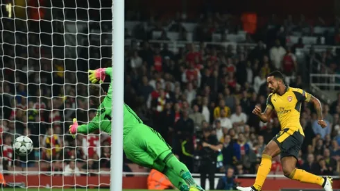 Walcott at the double as rampant Arsenal down Basel
