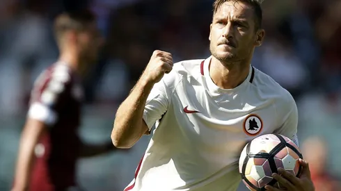 Totti still magic as Roma icon turns 40