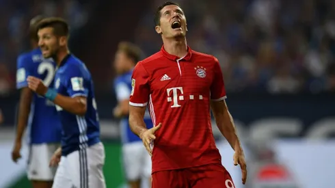 Red-hot Lewandowski fires Bayern past Schalke