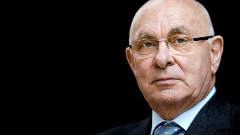 English FA back Van Praag's UEFA bid