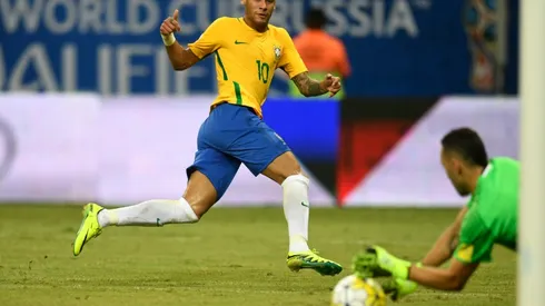 Neymar scores as Brazil march on, Uruguay go top
