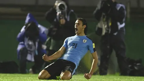 Cavani at the double as Uruguay go top
