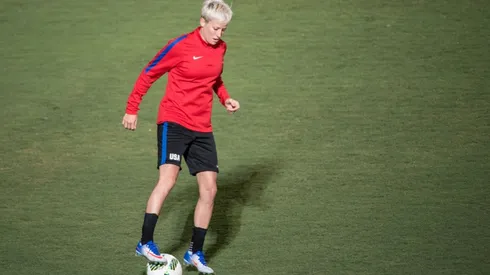 Rapinoe kneels in support of Kaepernick protest