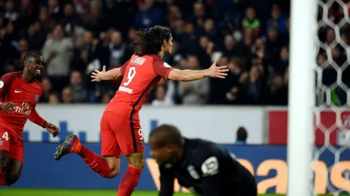 Cavani blasts PSG past Lille