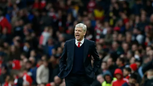 Arsenal want Wenger stay - but won't rush to talks