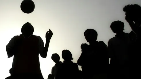 Heading footballs 'affects memory': study