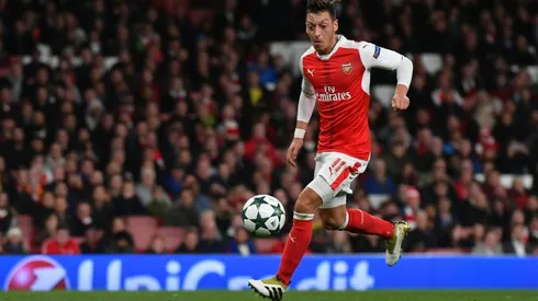 Ozil treble, Sanchez gem inspire rampant Arsenal