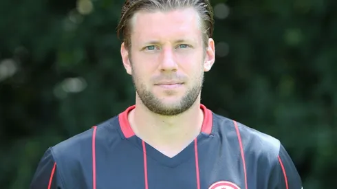 Frankfurt's captain Russ targets 2017 return after cancer