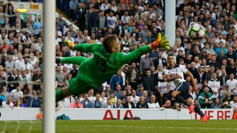 Sunderland keeper Pickford replaces Heaton in England squad