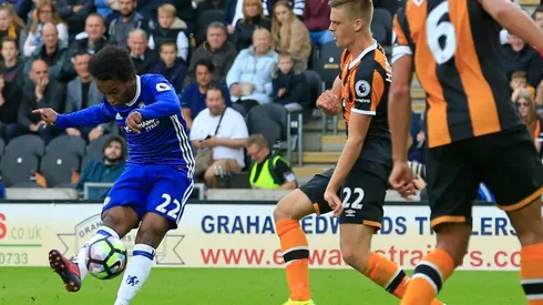 Willian and Costa steady Chelsea ship