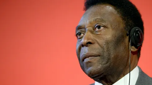 Pele leads football tributes to plane crash victims