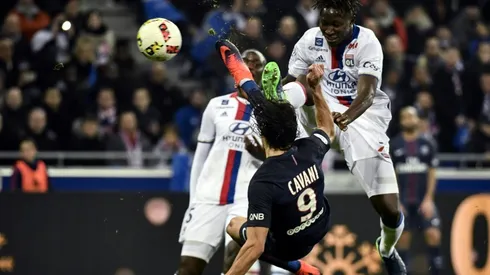 Cavani chases PSG centenary, pressure on Nice