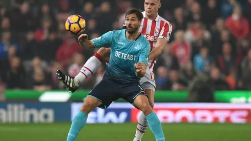 Llorente late double cheers Swans as Palace choke
