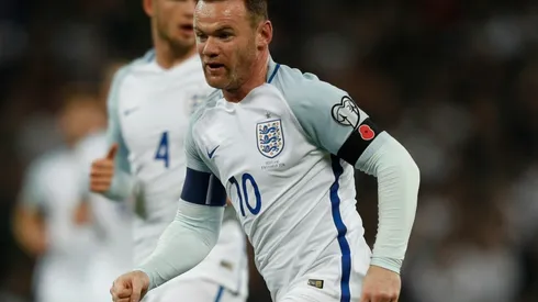 Rooney in a fix as Arsenal gun for Man United