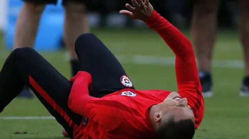 Arsenal fans hold collective breath on Alexis Sanchez injury