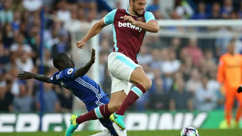 West Ham's Carroll 'OK' after armed robbery attempt: manager