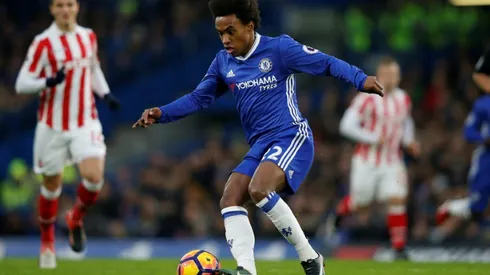 Willian extends Chelsea run, Liverpool down Manchester City