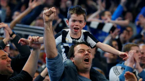 Gayle brace helps Newcastle back to top of Championship