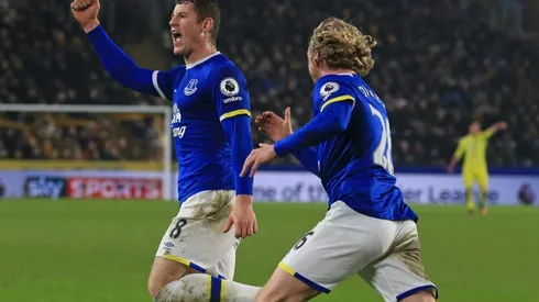 Everton's Barkley denies Hull crucial win