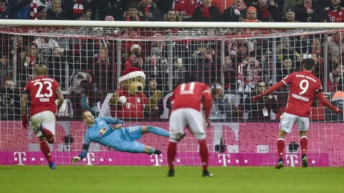 Bayern hammer 10-man Leipzig to open up Bundesliga lead