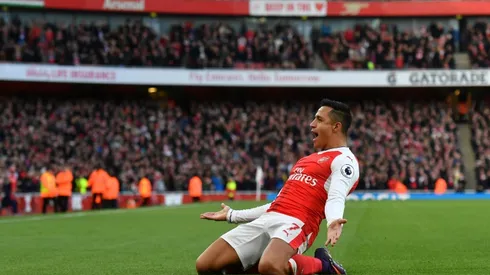 Sanchez tells Arsenal to keep him happy