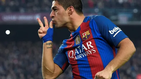 Suarez agrees new Barcelona contract to 2021