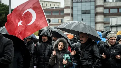 Rival football fans unite after Istanbul attacks