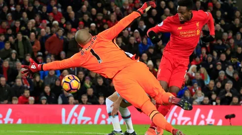 Blundering West Ham keeper gifts Liverpool point