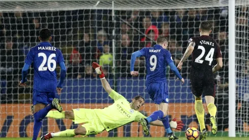 Vardy shreds Guardiola's City, Arsenal go top