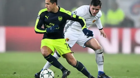 Arsenal trust in dynamic duo for Stoke test