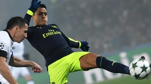 Arsenal won't lose Ozil, Sanchez early - Wenger