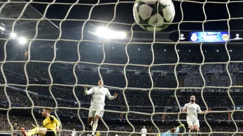 Dortmund strike late, beat Madrid to top spot