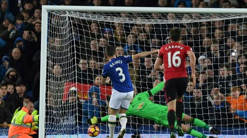 Baines strikes late as Mourinho's Manchester United problems mount
