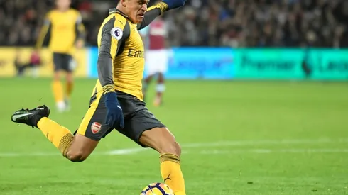 Arsenal's Wenger sees Sanchez making striking impression