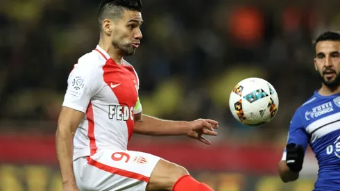 Monaco top, PSG stunned, keeper hit by firecrackers