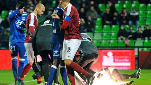 Metz-Lyon abandoned after keeper hit by firecrackers