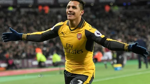 Sanchez treble fires swaggering Arsenal
