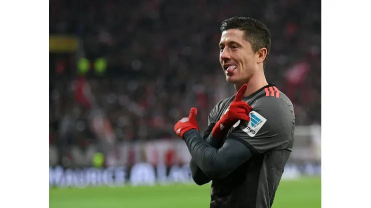 Lewandowski puts Bayern Munich back on top