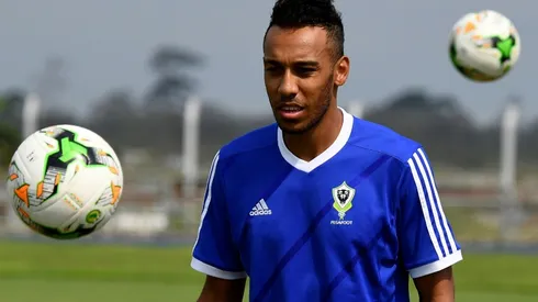 Aubameyang 'will never join Bayern', but drops exit hint