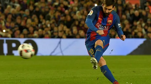 Messi must be handed new deal - Suarez