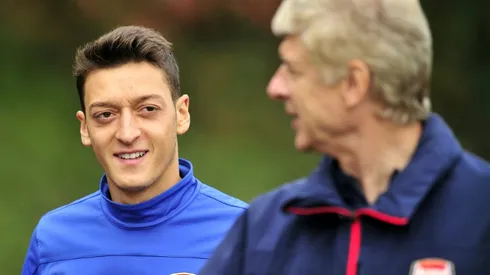 Ozil links Arsenal future to coach Wenger