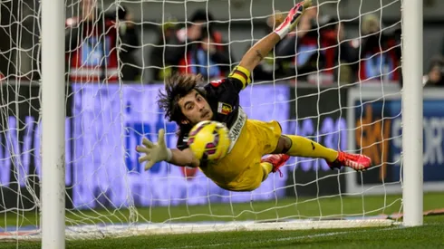 Genoa goalkeeper Perin suffers knee ligament rupture