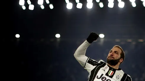 Higuain double as Juve move four clear of Roma