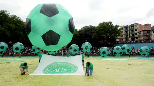 Brazil air crash team signs new players