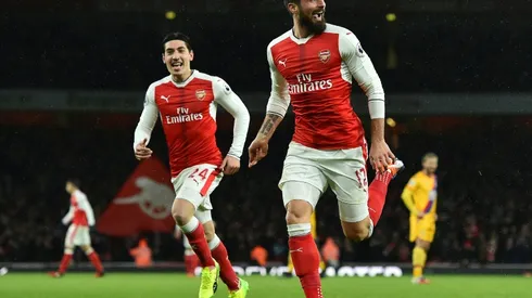 Giroud nets wonder goal as Arsenal, Spurs climb