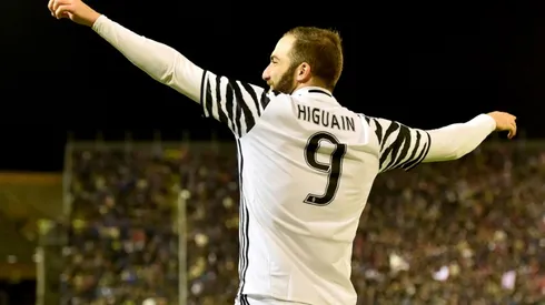 Higuain double downs depleted Cagliari as Juve march on