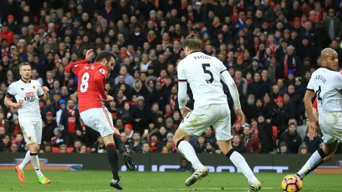 Martial makes point as Man Utd close on City